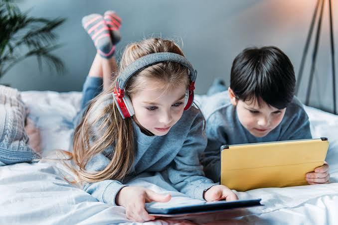 How to Raise Balanced Kids in a Digital World: Tips for Parents
